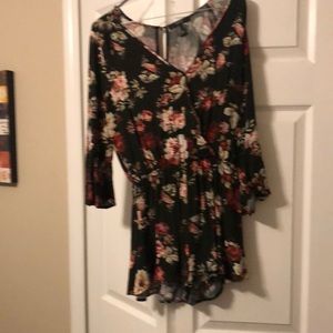 Forever 21 floral romper size medium